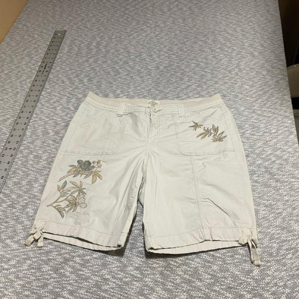 St. John's Bay gray Bermuda shorts with floral embroidery women14P. SKU-B415